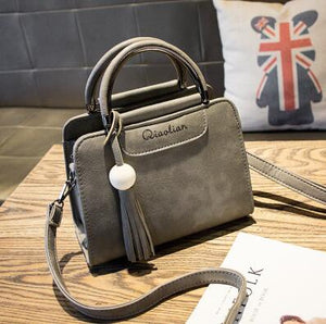 Vogue Star 2018 new women handbags, simple fashion flap, trend tassel woman messenger bag, Korean version shoulder bag LB650
